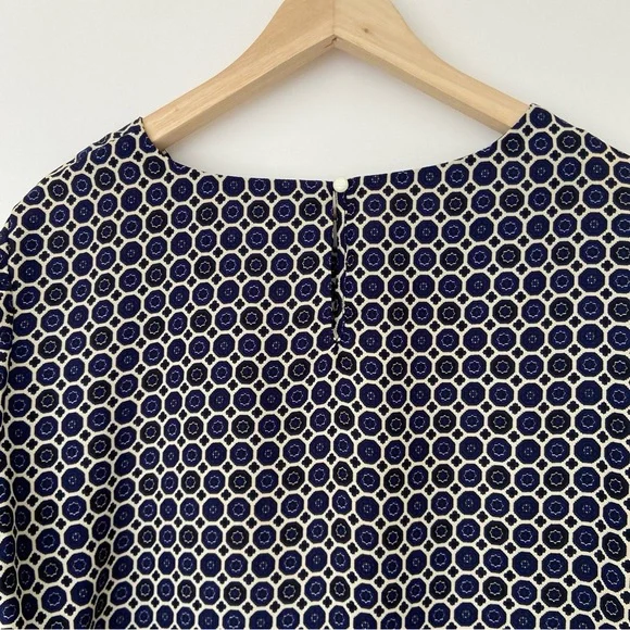 CYNTHIA ROWLEY NAVY AND CREAM GEOMETRIC PRINT FLOWY TOP/BLOUSE, LARGE - Picture 8 of 11